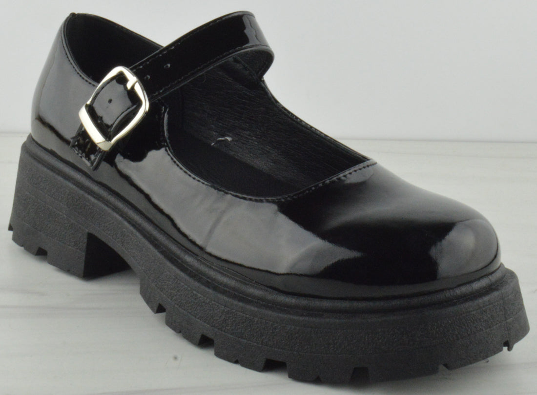 Kingsley 35 Womens Platform Buckle Accented Lug Sole Shoes