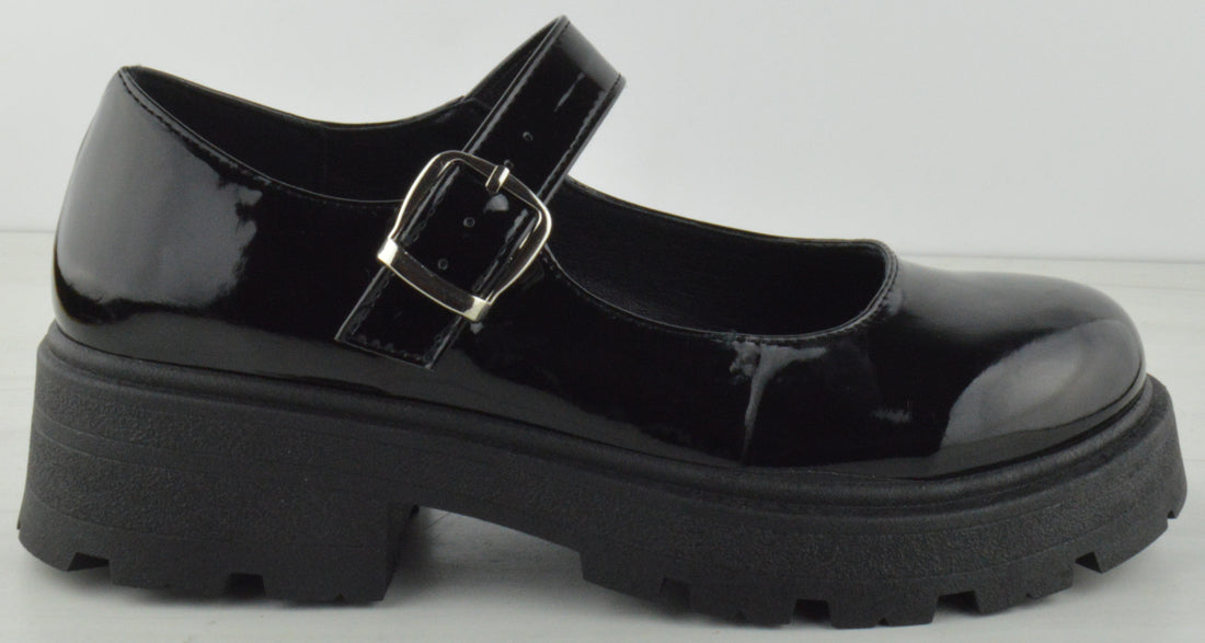 Kingsley 35 Womens Platform Buckle Accented Lug Sole Shoes