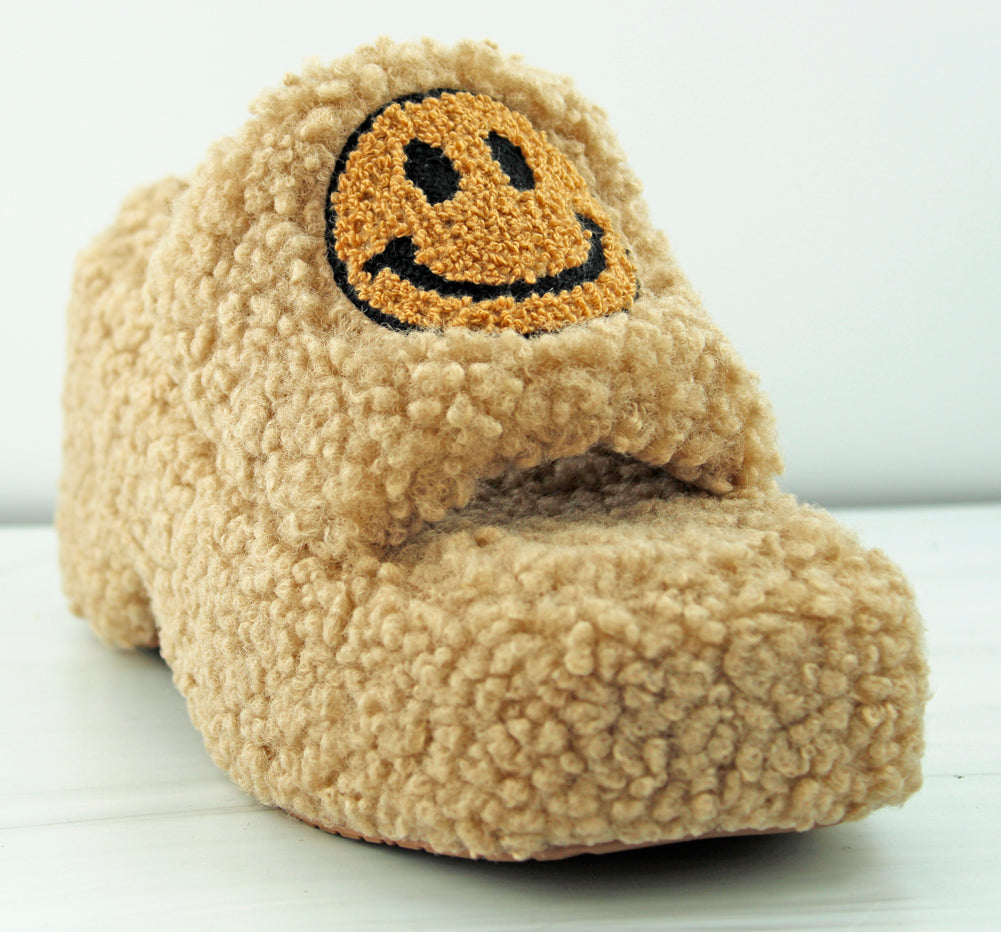 Envy 8 Women&#39;s Smiley Face Sherpa Platform Comfort Slippers