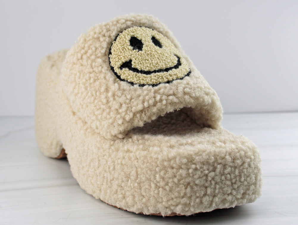 Envy 8 Women&#39;s Smiley Face Sherpa Platform Comfort Slippers