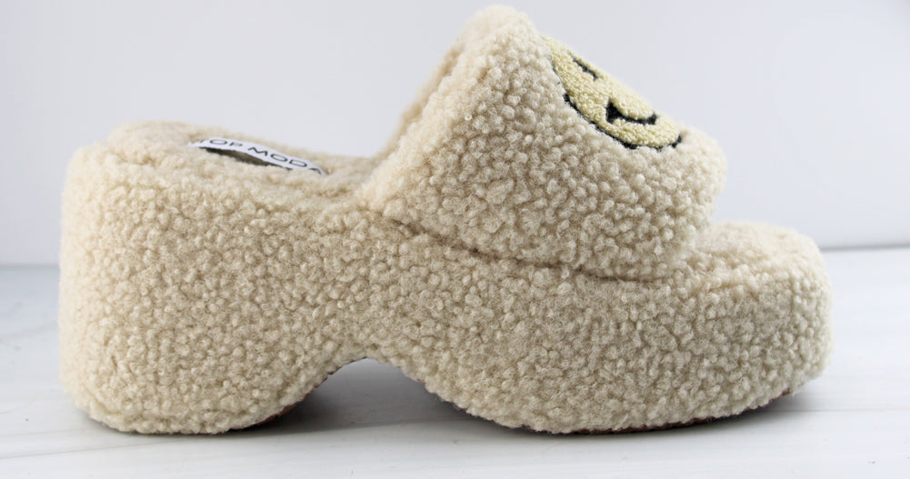 Envy 8 Women&#39;s Smiley Face Sherpa Platform Comfort Slippers