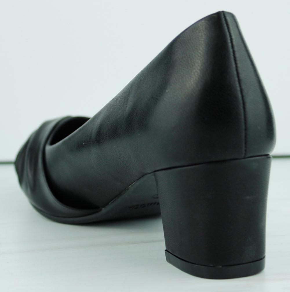 Honor 5 Sleek Pleather Low Casual Pointed Toe Heels