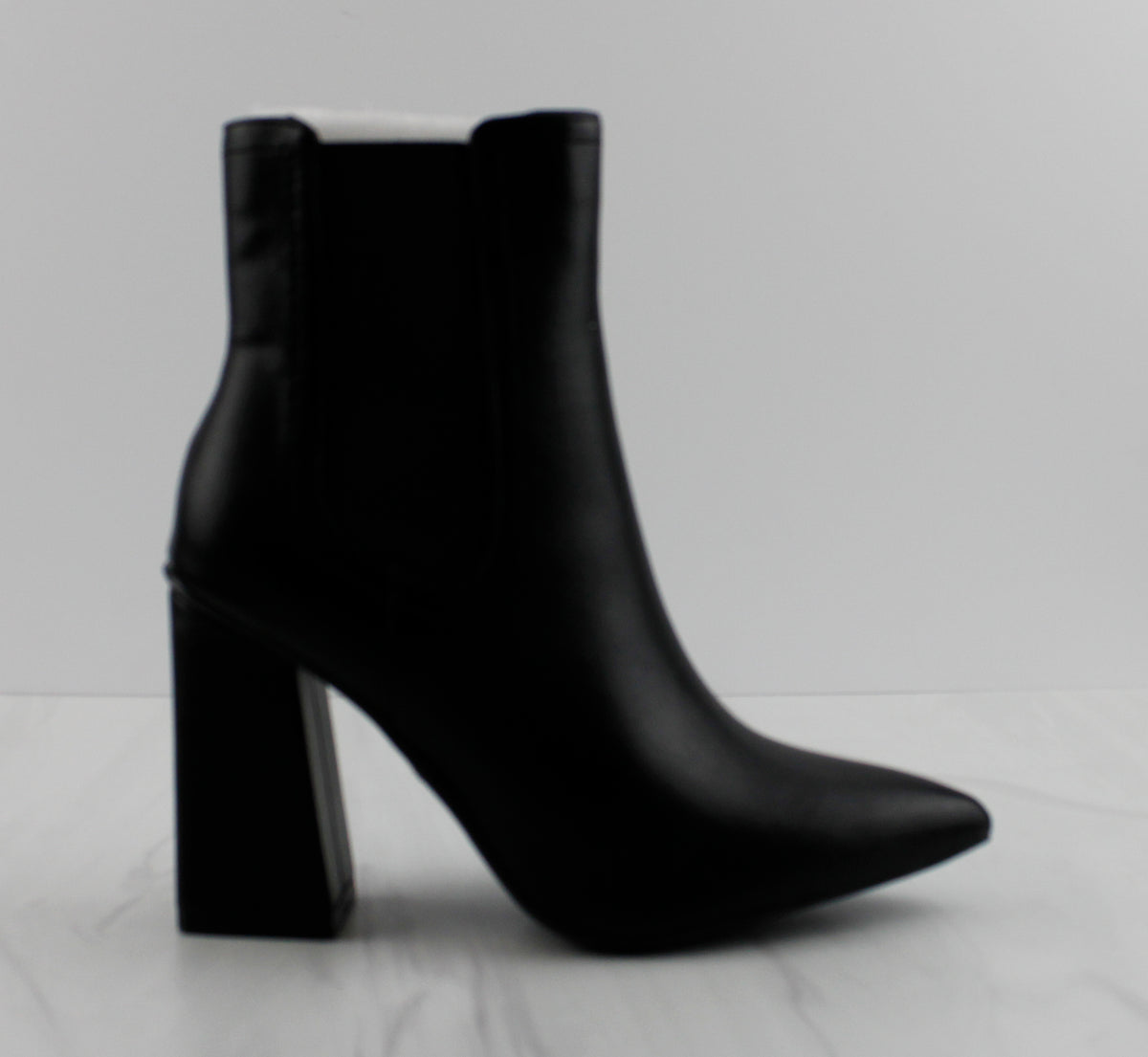 Setting 04 Women&#39;s Pointed Toe Block Heeled Boots