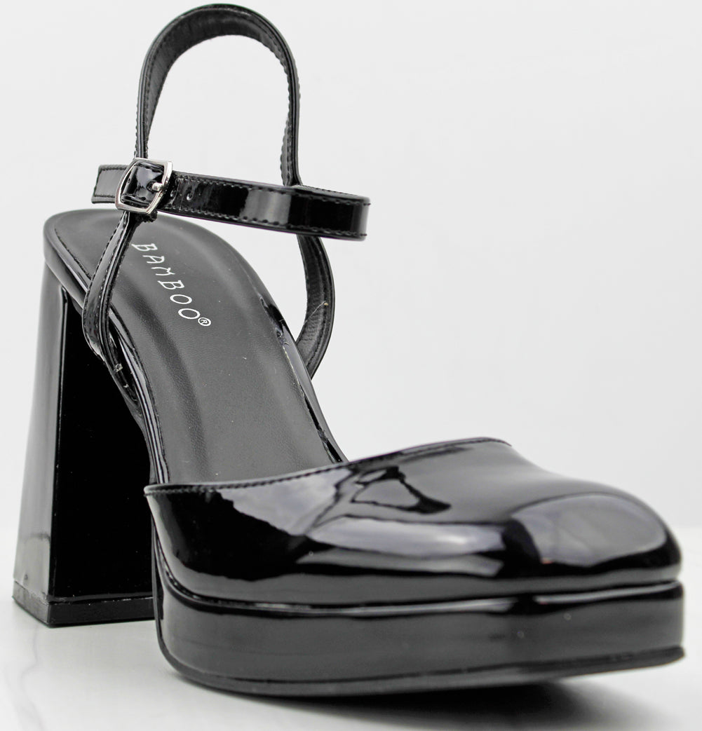 Cool Girl Aesthetics Runway Inspired Black Shoe In Black