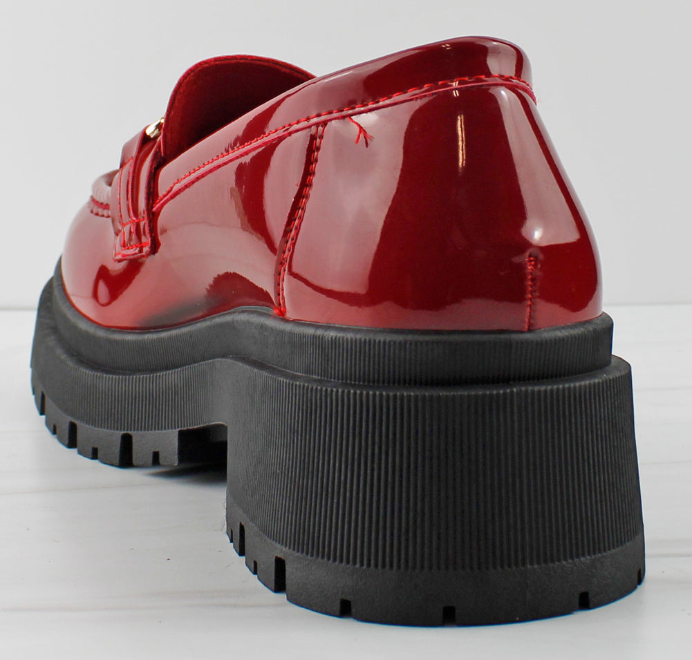 Zola 22 Women&#39;s Platform Chain Accented Lug Sole Shoes